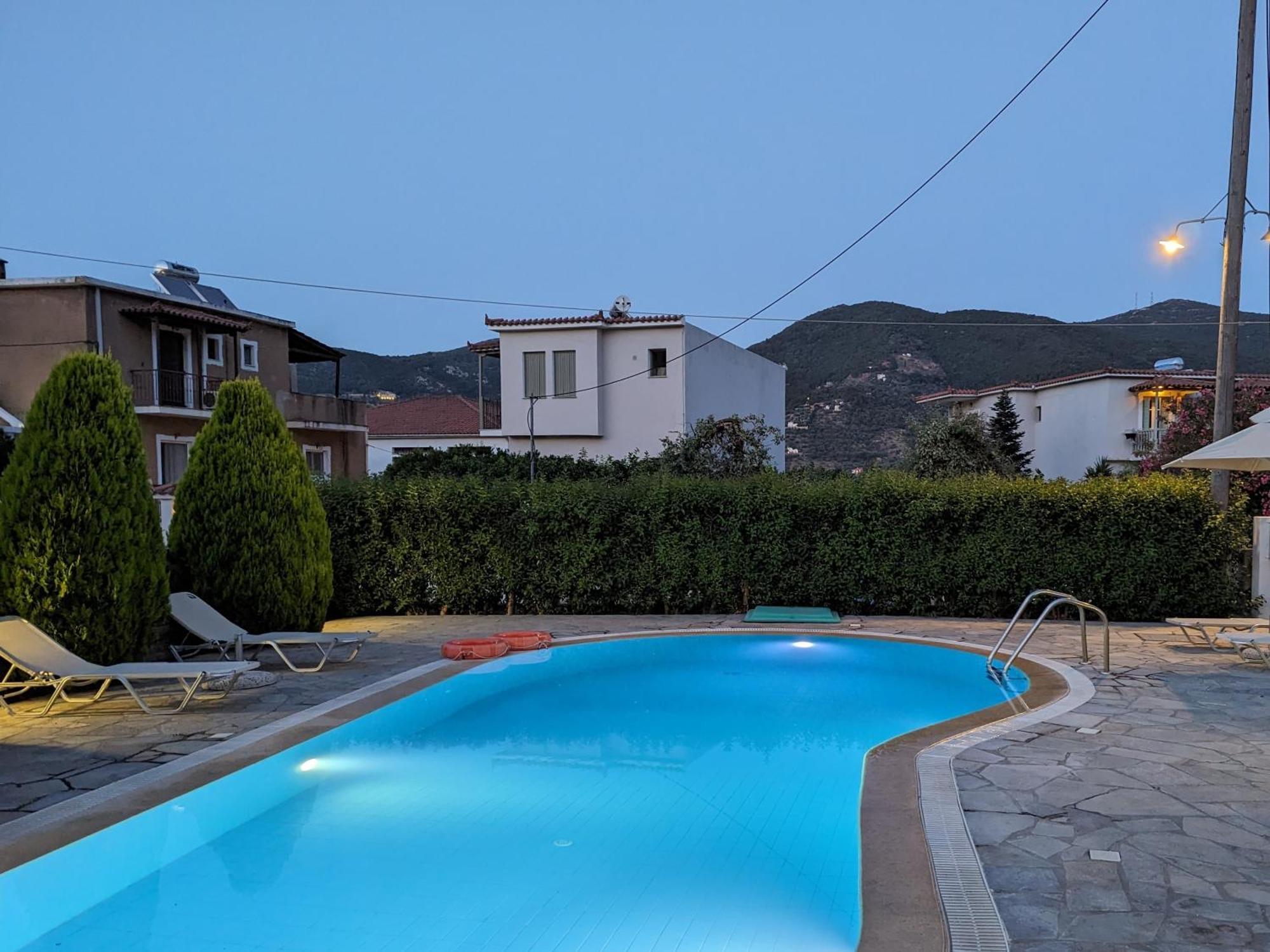 Guesthouse Christos Skopelos Eksteriør billede